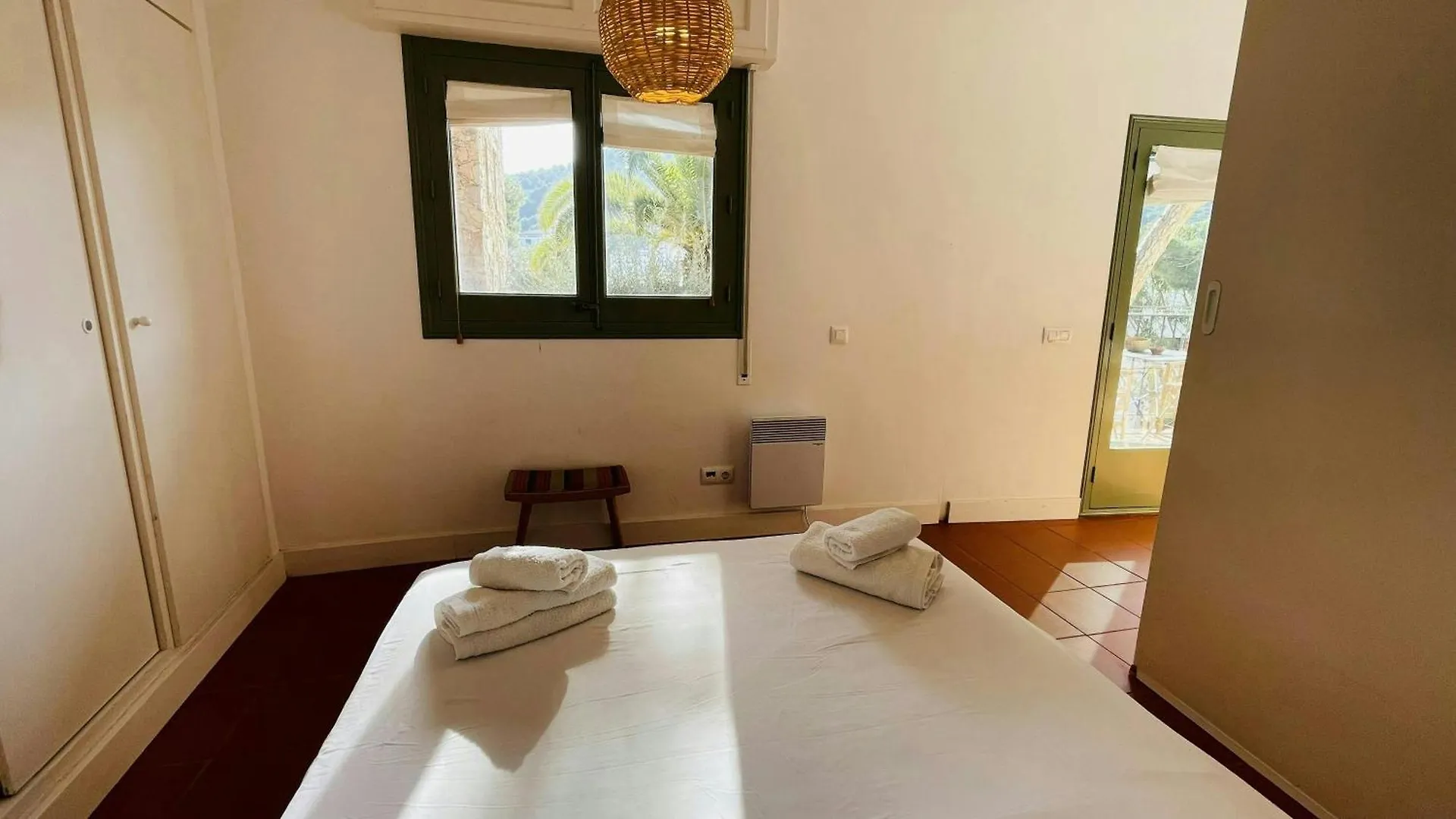 Apartment T5 - Cozy Retreat 50M To Beach Garden Escape Tamariu